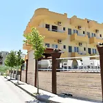 酒店 Hotel Kriti Max , Shengjin 3*