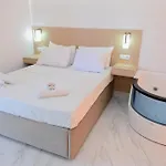 酒店 Hotel Kriti Max , Shengjin 3*