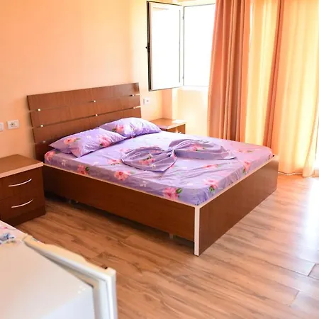 Hotel Kriti Max , Shengjin ホテル