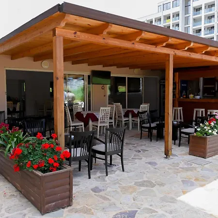 Hotel Kriti Max , Shengjin מלון 3*