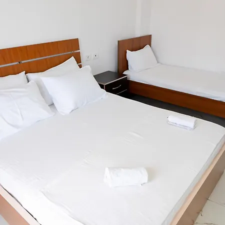 Hotel Kriti Max , Shengjin מלון 3*