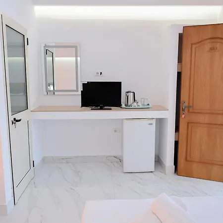 Hotel Kriti Max , Shengjin מלון