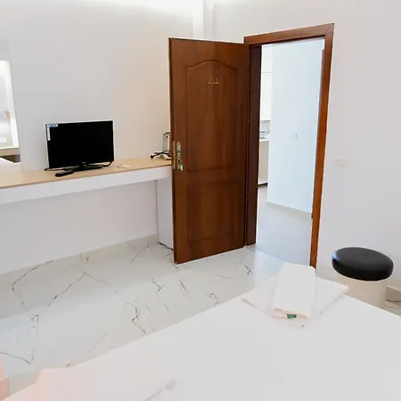 מלון Hotel Kriti Max , Shengjin