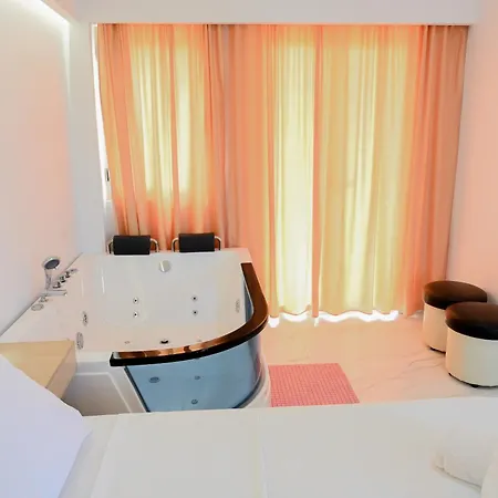 Hotel Kriti Max , Shengjin ホテル