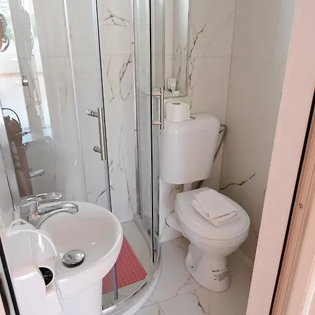 Hotel Kriti Max , Shengjin מלון 3*